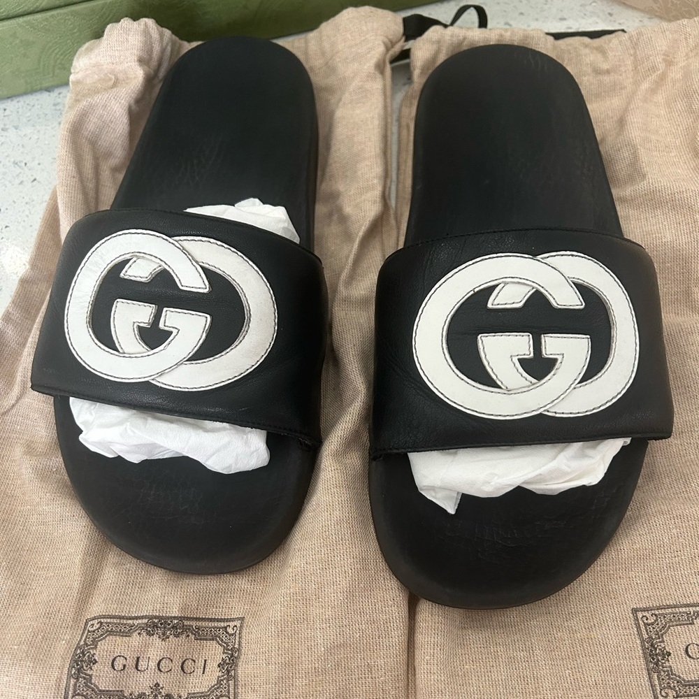 GUCCI Interlocking G Leather